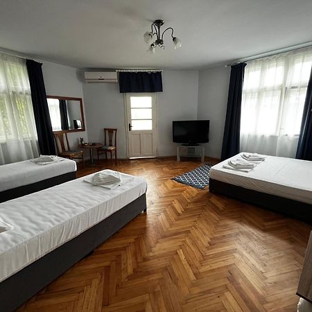 Guest Rooms Donovi Варна Экстерьер фото
