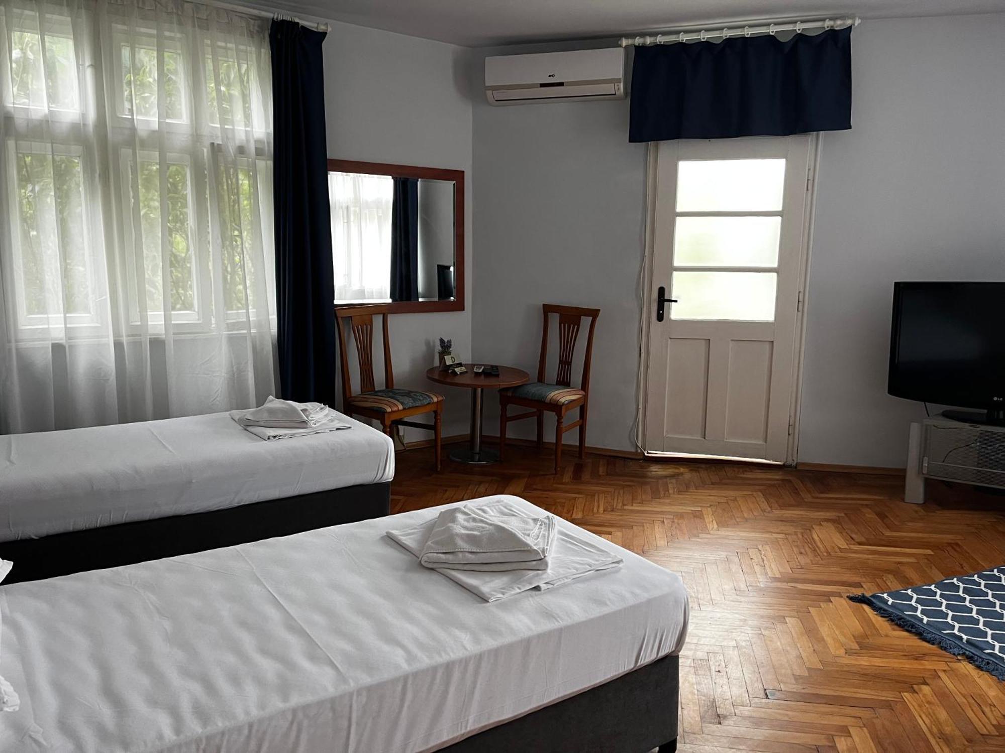 Guest Rooms Donovi Варна Экстерьер фото