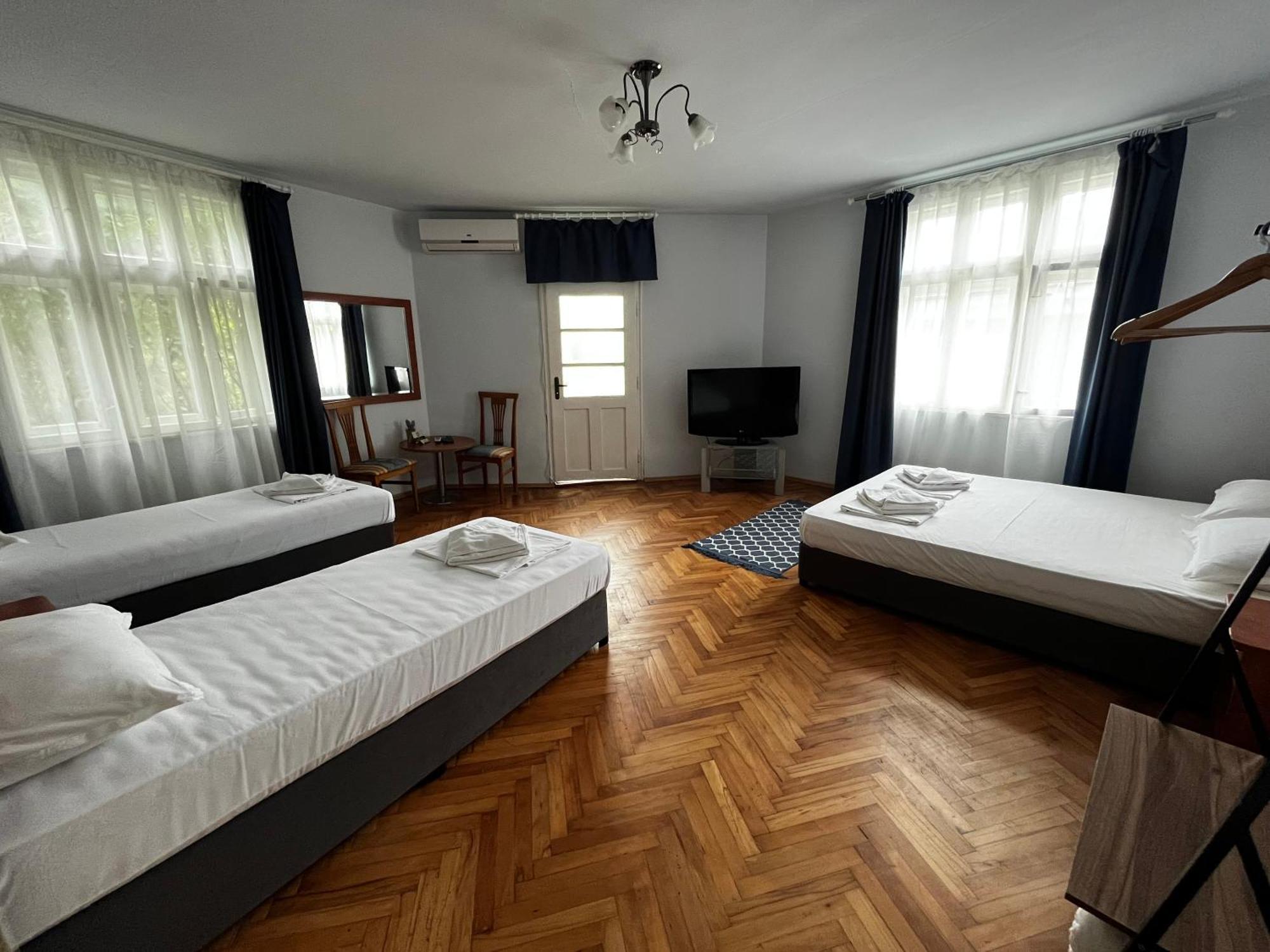 Guest Rooms Donovi Варна Экстерьер фото